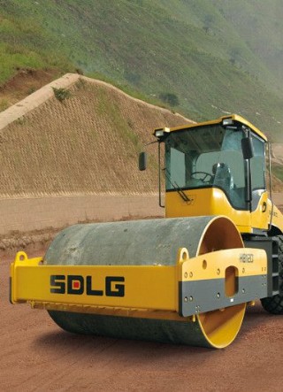 高速公路修路现场压路机施工图片